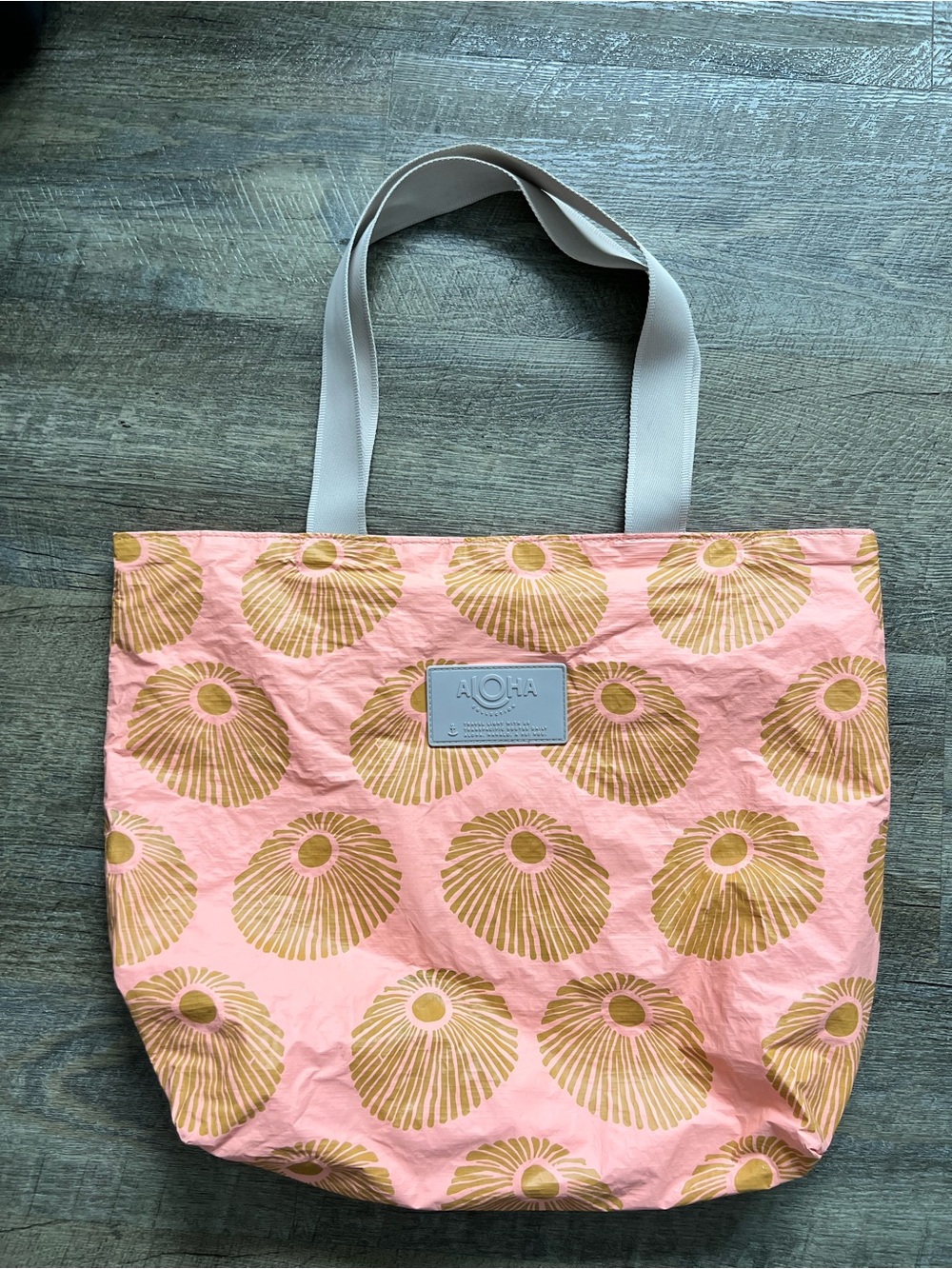 ALOHA Collection Opihi Pink Tote Gold Shell Print Day tripper bag RARE Hawaii